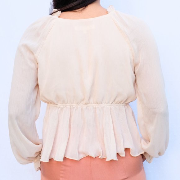 NWT Cream Ruffle Blouse ✨ - Picture 3 of 7